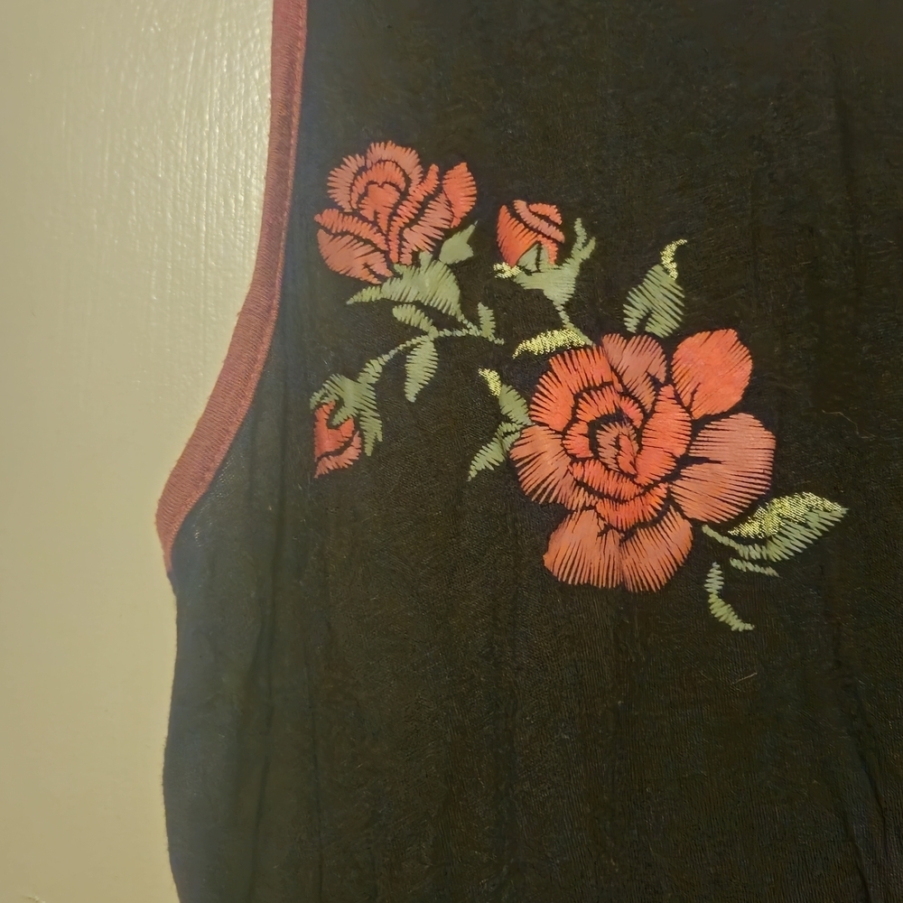 Vintage Floral Embroidered Black Tank Top - Picture 2 of 3